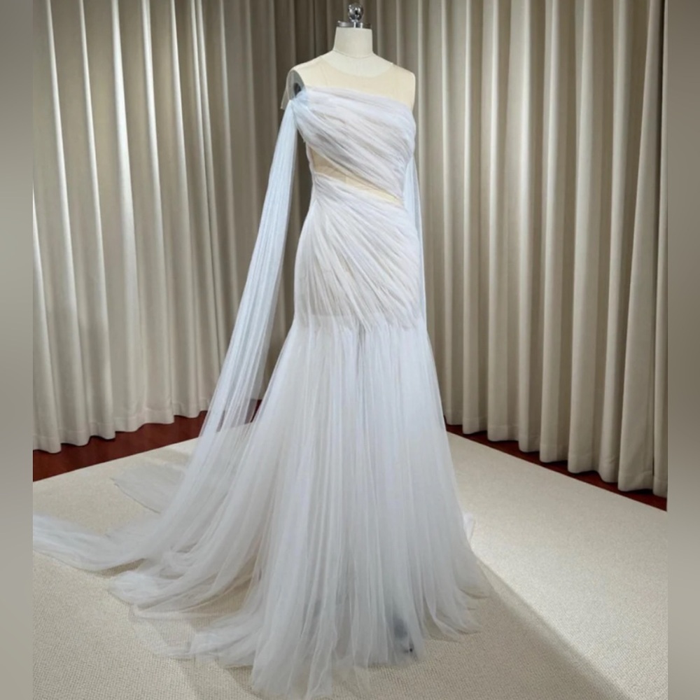 Elegant One-Shoulder White Tulle Gown